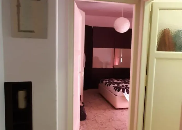 - Metro C Apartament